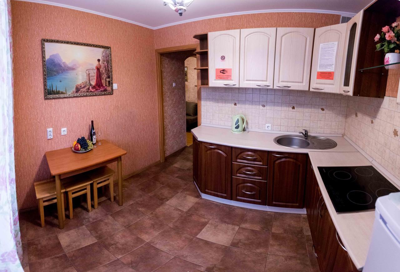 Apartment On Permyakova 76 チュメニ エクステリア 写真
